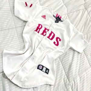 Reds jersey girl